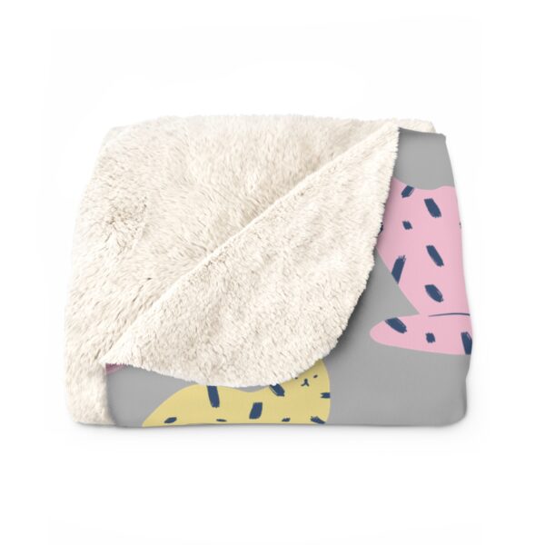 Cozy Sherpa Fleece Catnap Blanket with Playful Cat Design - Image 6